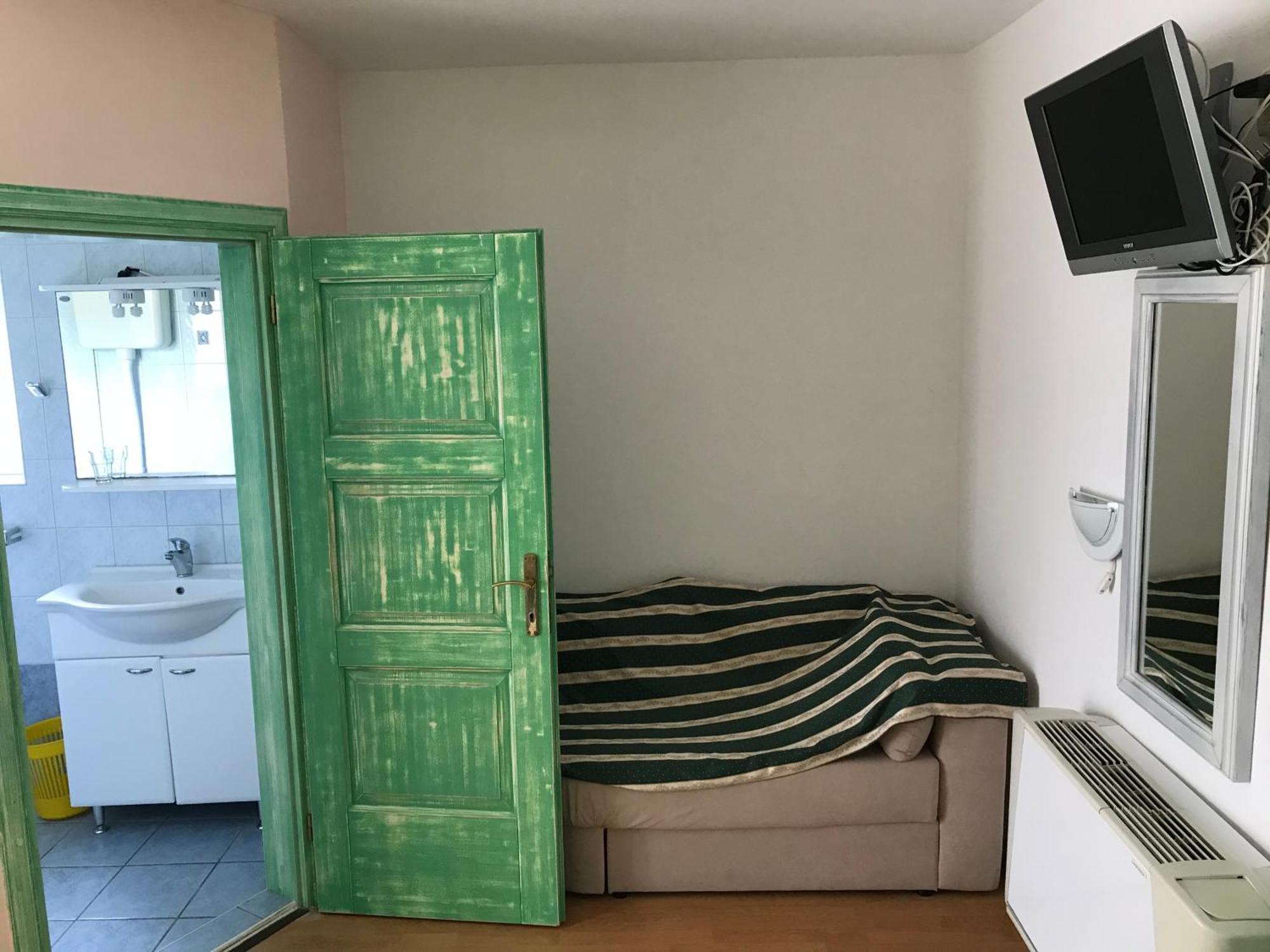 Pansion Dragica Apartment Rab Town Exterior photo